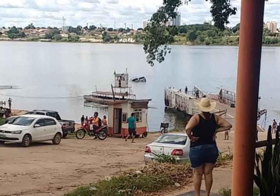 TRAGÉDIA: veículo cai de balsa no Rio Tocantins e motorista morre afogado; veja o video