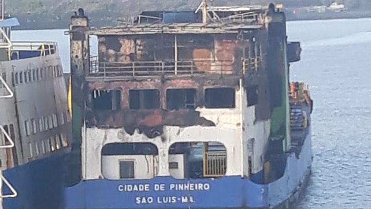 VÍDEO: Ferryboat pega fogo e deixa feridos na Ponta da Espera em São Luís