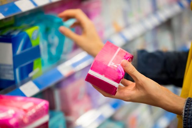 Absorvente feminino vai virar produto na cesta básica no Maranhão