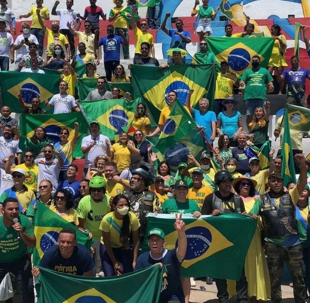 Manifestantes fazem ato a favor de Bolsonaro e do voto impresso auditável em São Luís