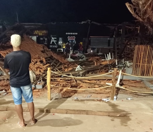 VÍDEO: estrutura de casa de eventos cai durante inauguração em Esperantinópolis no MA