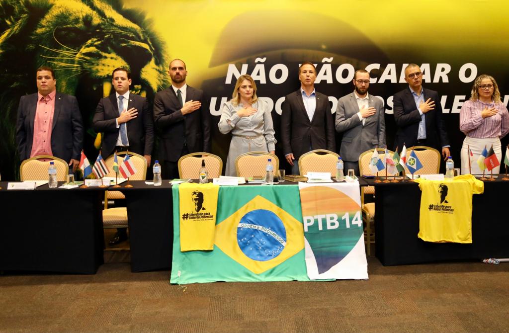 Mical Damasceno participa de encontro ao lado de Eduardo Bolsonaro e Graciela Nienov do PTB em Brasília