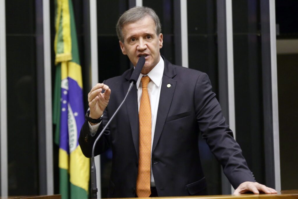 Aluísio Mendes vence Josimar de Maranhãozinho em ação no STF
