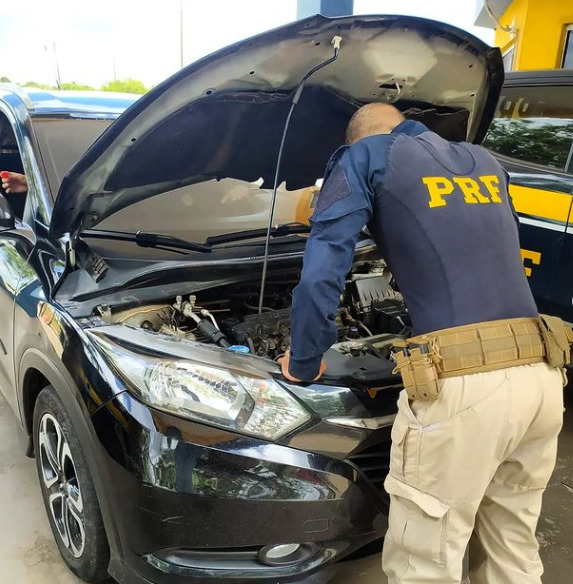 Carro vendido pela metade do preço é apreendido pela PRF