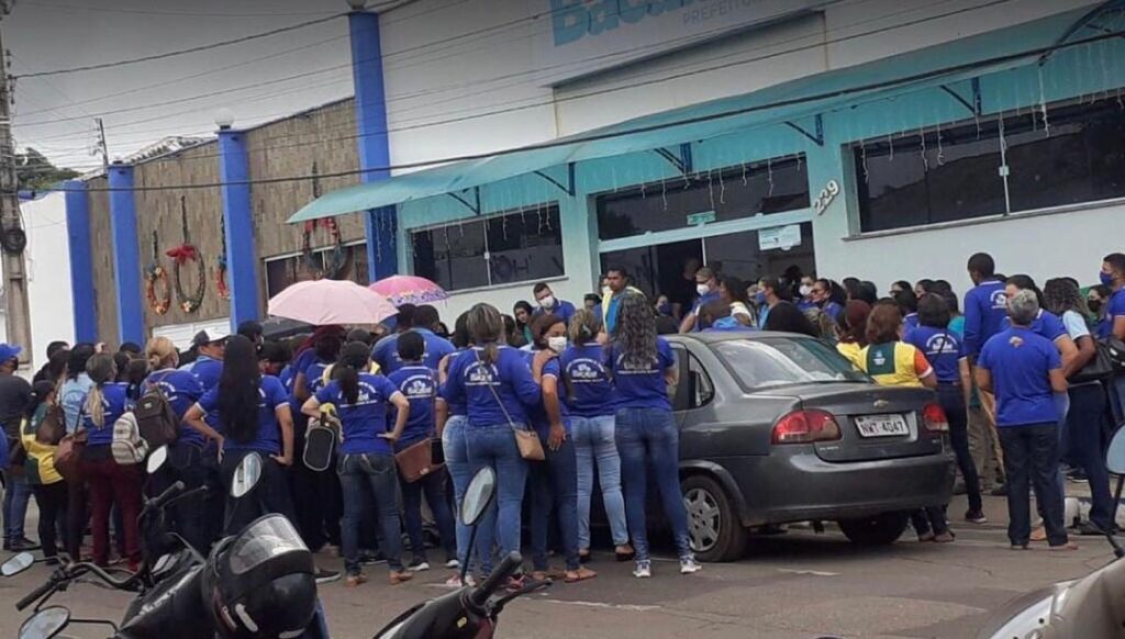 Prefeito de Bacabal passa vergonha ao receber Flávio Dino e ser alvo de dois protestos em um só dia