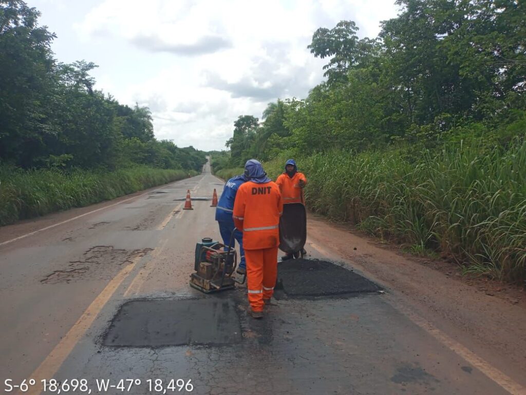 DNIT emite nota, após usar barro para tapar buracos em rodovia do Maranhão