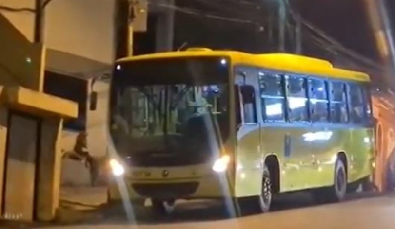 Dois ônibus são alvos de assaltantes em apenas uma noite na capital maranhense