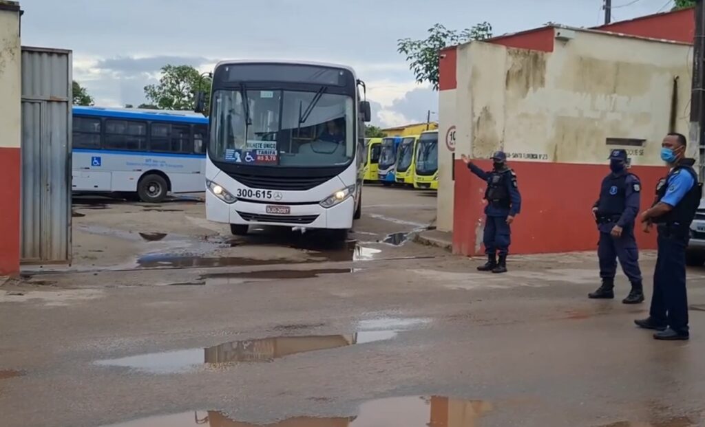 Após quatro dias de greve, ônibus começam a circular em São Luís