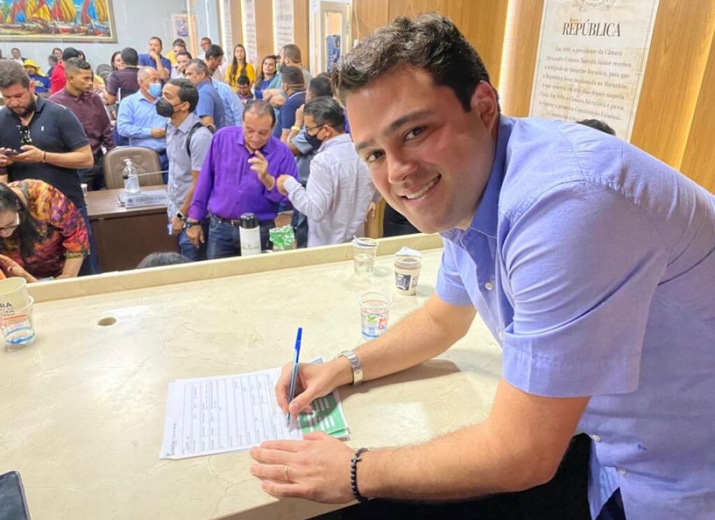 Leandro Bello se filia ao Podemos na corrida por uma vaga na Assembleia