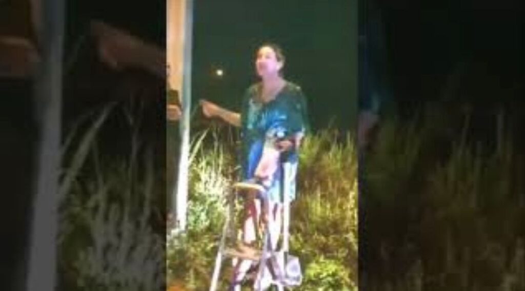 Procuradora do Estado do Maranhão esfaqueia boneco de Judas e diz ser Bolsonaro; veja o vídeo