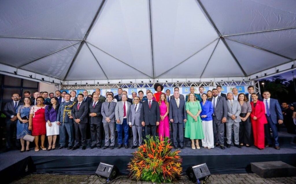 Carlos Brandão dá posse aos 52 titulares da sua equipe de governo; veja a lista completa