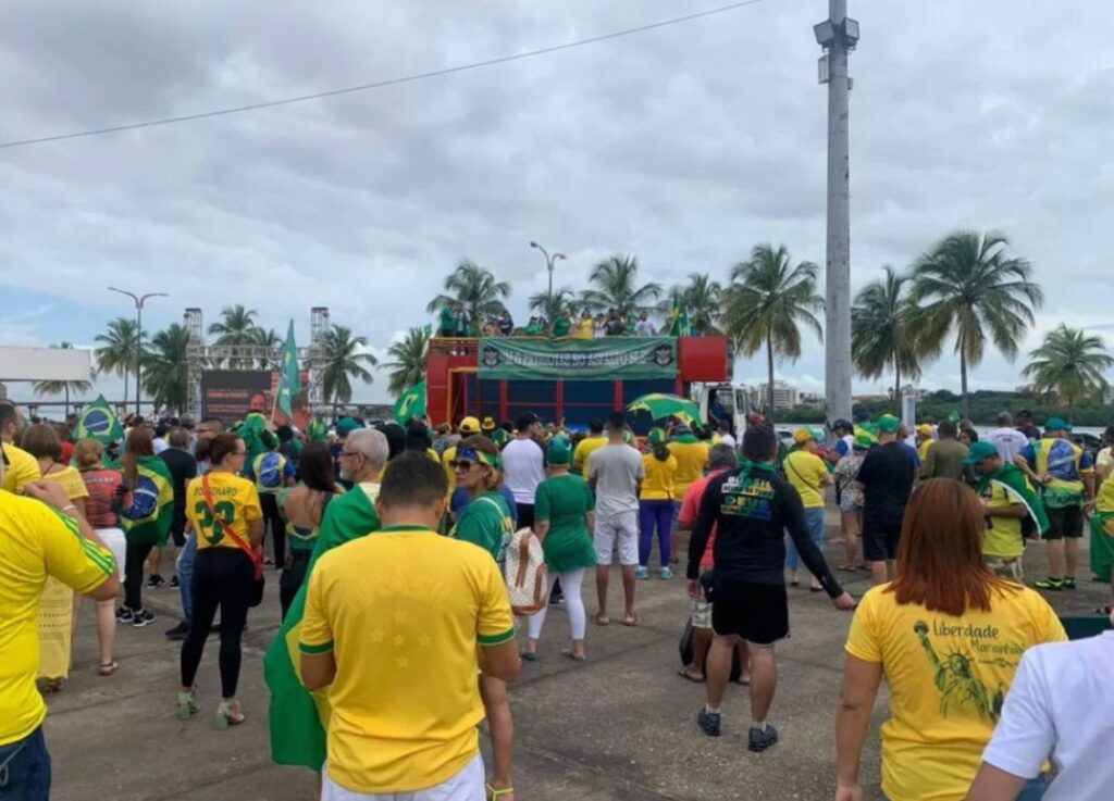 Apoiadores fazem ato a favor de Bolsonaro e Daniel Silveira em São Luís