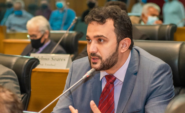 Deputado diz que recebeu proposta de R$ 200 mil para não denunciar fraude no concurso da Assembleia