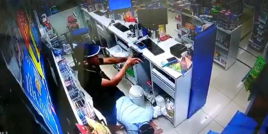 Três homens armados assaltam farmácia no bairro Vinhais na capital