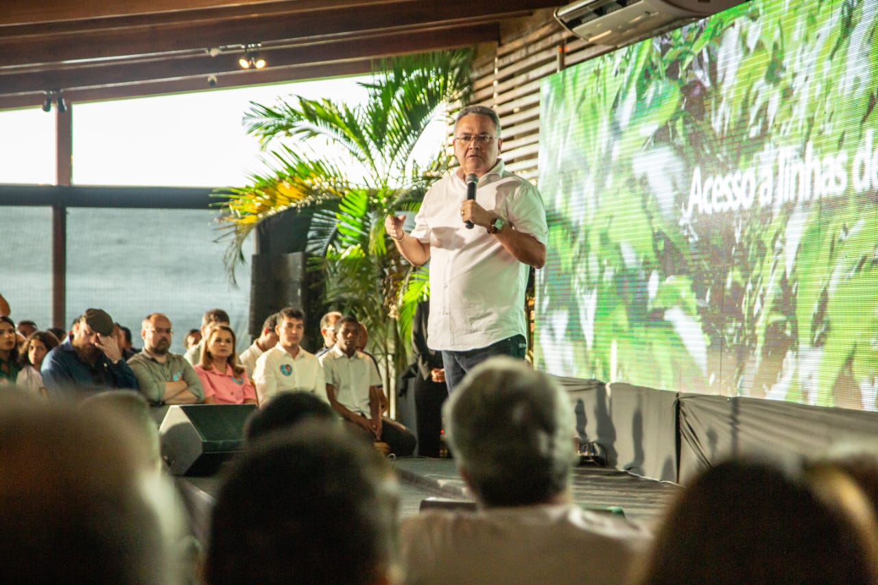 Roberto Rocha homologa candidatura ao senado e diz que vai caminhar com PDT