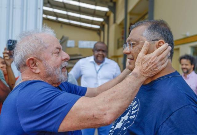 Em palanque no Maranhão, Lula indica que dará ministério a Flávio Dino