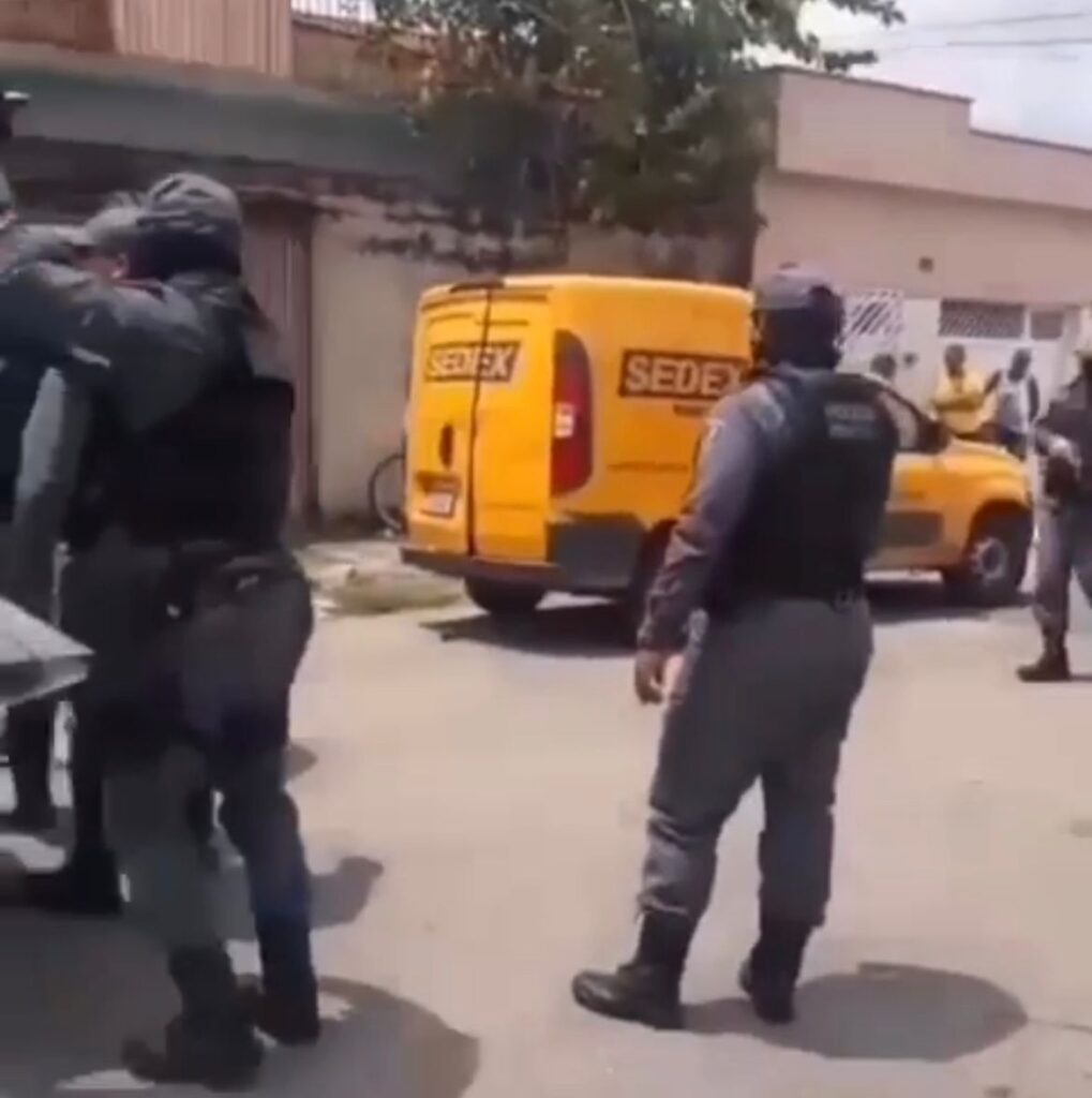 Homem tenta assaltar carro dos Correios mas acaba ficando preso dentro do veículo no MA
