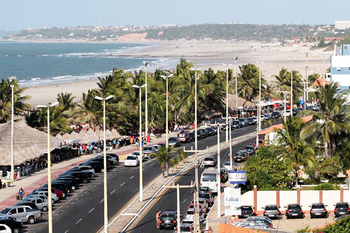 Com armas na cabeça de clientes, criminosos assaltam dois bares na avenida Litorânea de São Luís
