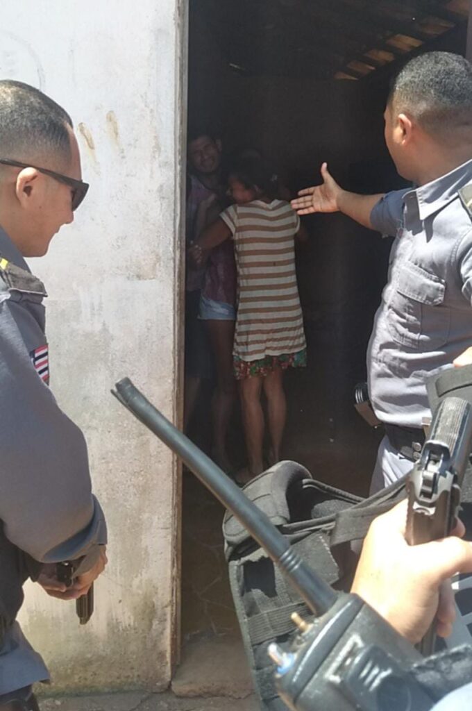 Polícia Militar liberta mulher que era feita refém na frente dos filhos em Carolina no MA
