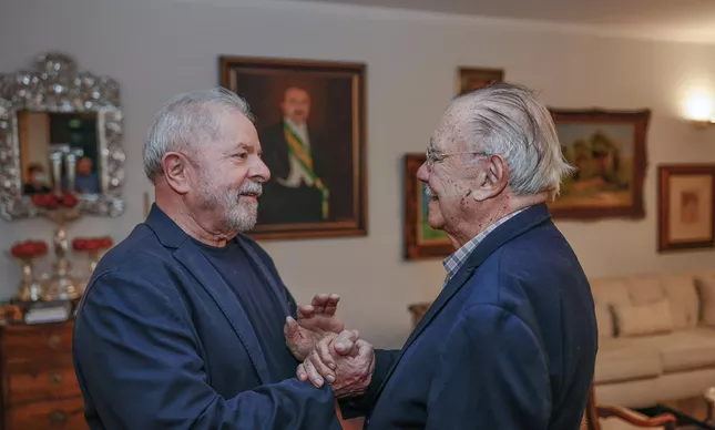 José Sarney declara voto em Lula no segundo turno