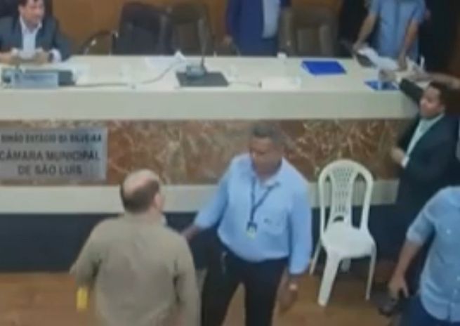 VÍDEO: Vereadores Astro de Ogum e Raimundo Penha quase vão as tapas na Câmara de São Luís