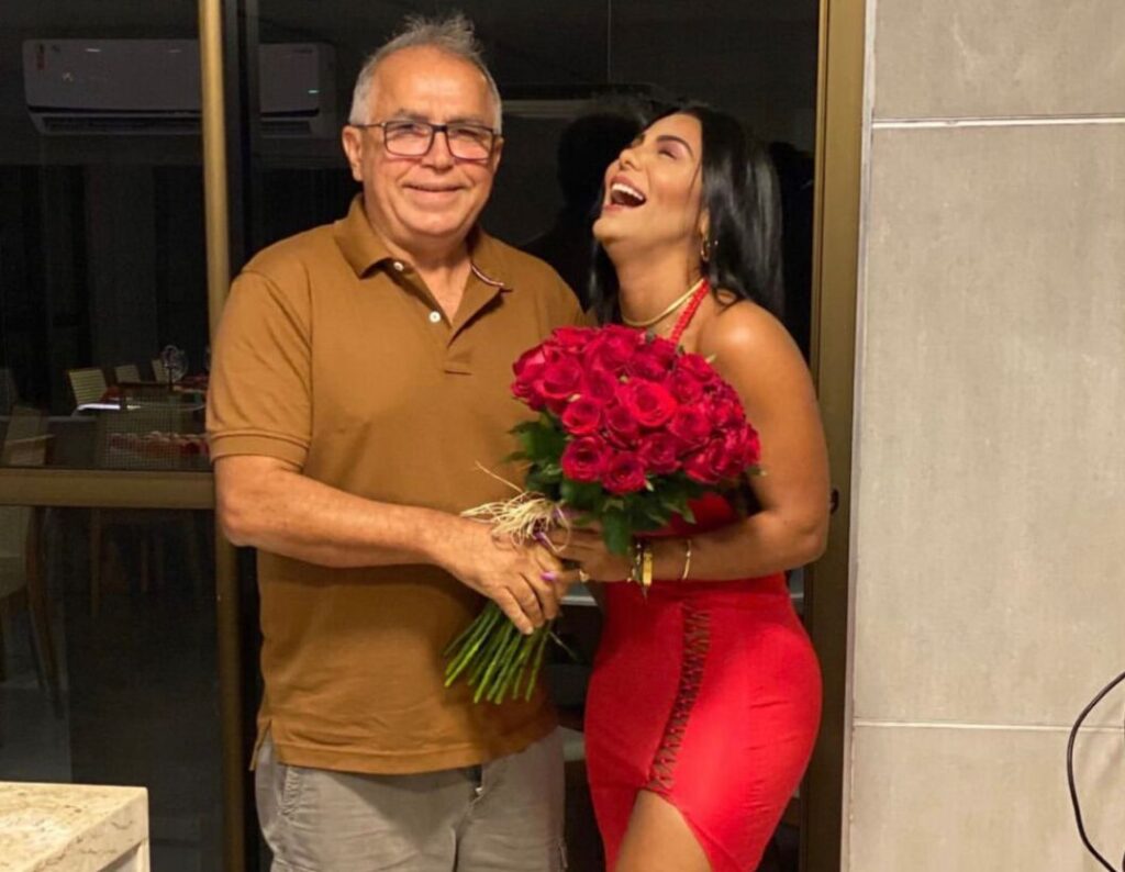 VÍDEO: Primeira-dama de Arari sinaliza que poderá ser candidata e já fala como prefeita