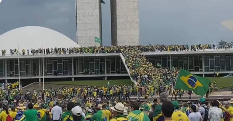 “Isso é terrorismo, golpismo” diz Flávio Dino sobre invasões no Congresso
