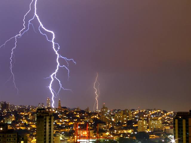 Quase mil raios atingiram a Grande Ilha de São Luís nos últimos três meses