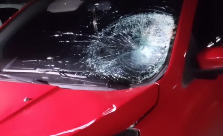Criminosos roubam carro de aplicativo e acabam atropelando uma pessoa em São Luís