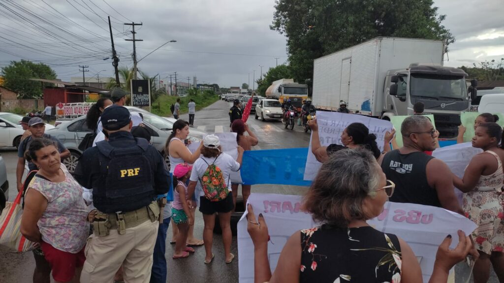 VÍDEO: Manifestação na BR-135 bloqueia a saída de São Luís