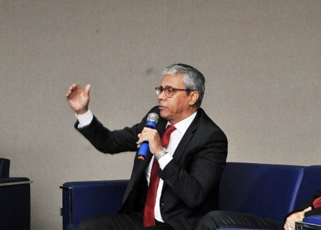 VÍDEO: Presidente do Tribunal de justiça do Maranhão rasga elogios a Flávio Dino