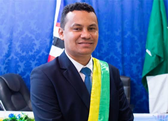 Prefeito do Maranhão feito refém por criminoso dias atrás, é preso com arma de fogo