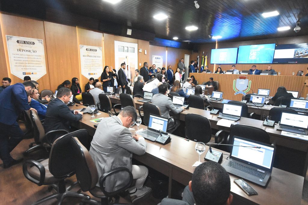 Câmara de São Luís passa adotar ponto biométrico e vereadores faltosos poderão ter desconto no salário