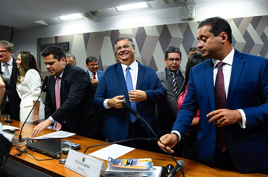 Com 47 votos a favor e 31 contrários, Senado aprova Dino para o STF
