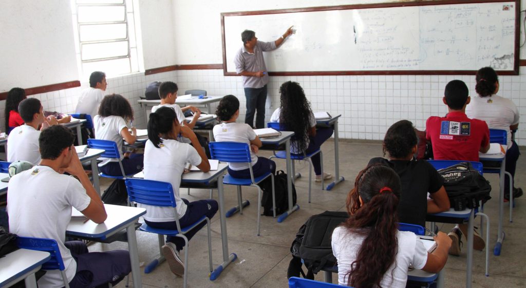 Governo do MA anuncia reajuste salarial para professores concursados e contratados