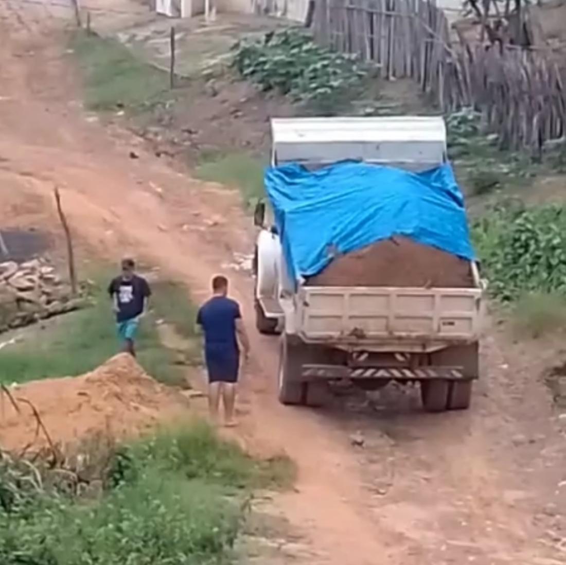 Moradores de Barra do Corda recuperam rua por conta própria