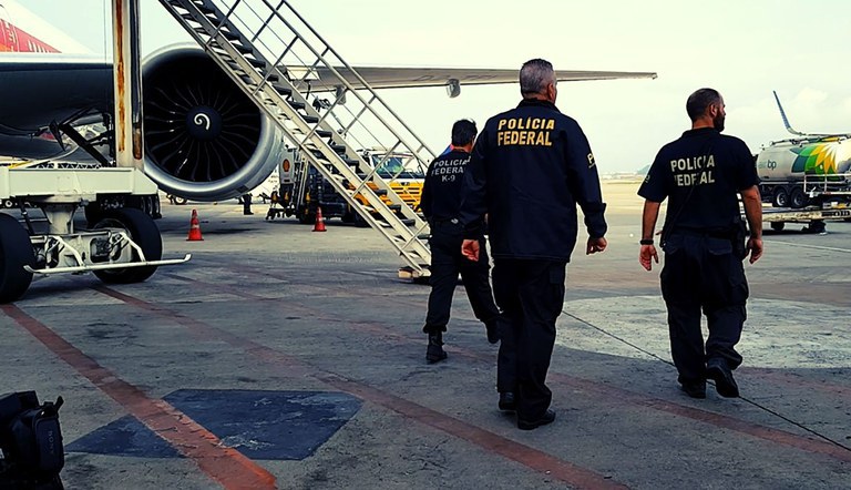 PF prende homem por importunação sexual dentro de avião em São Luís