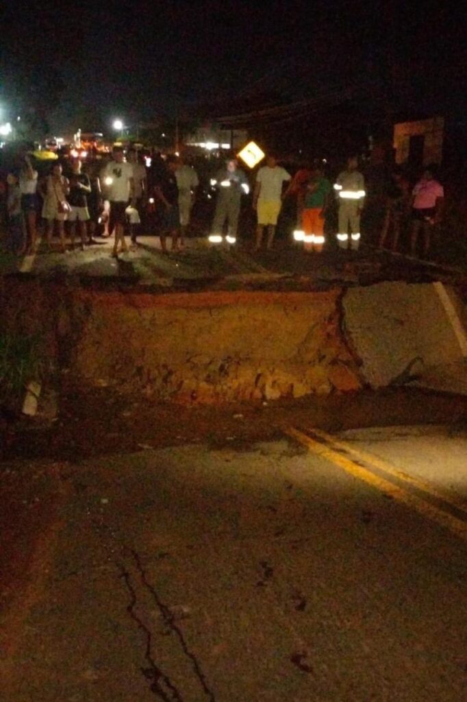 Ponte cai e interdita BR-222 entre Santa Inês e Santa Luzia no Maranhão