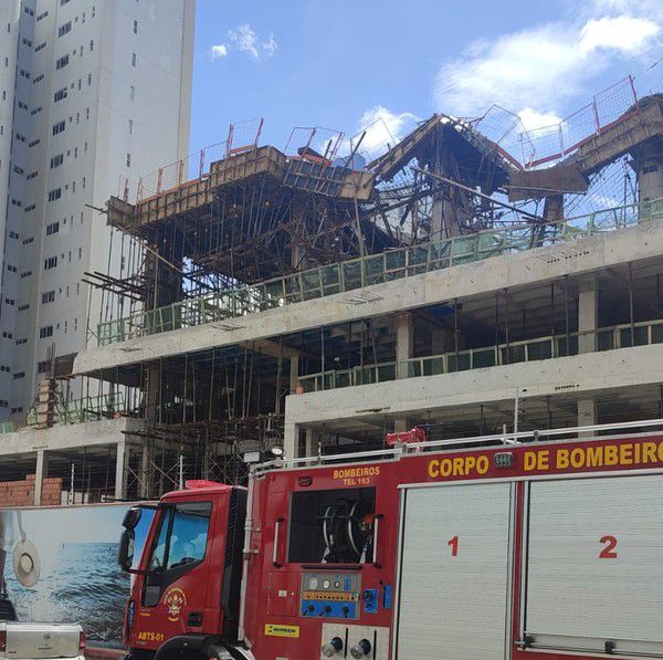 Laje de edifício desaba em São Luís e deixa feridos