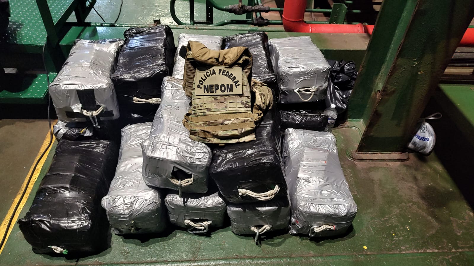 Polícia Federal apreende meia tonelada de cocaína em navio em São Luís