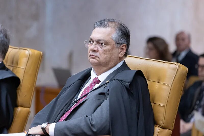 Flávio Dino determina retirada de circulação de livros jurídicos com trechos homofóbicos