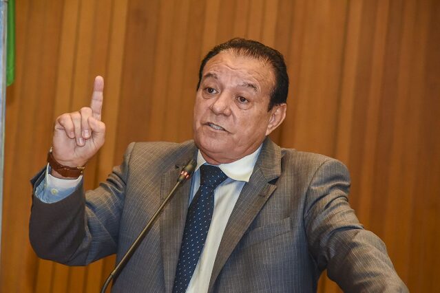 Brandão nomeia Raimundo Cutrim como secretário e petista adjunto na Educação