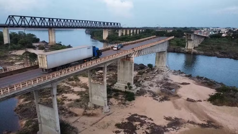 VÍDEO: Após um mês da tragédia da ponte, DNIT retira veículos que estavam na estrutura que sobrou
