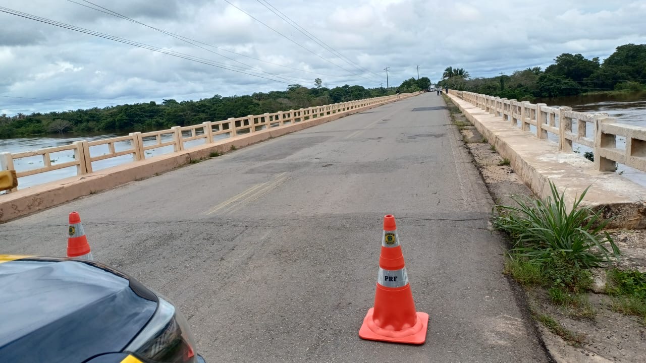 Ponte na BR-316 é totalmente interditada após risco de desabamento entre Santa Inês e Bom Jardim no MA