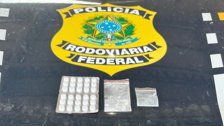 Caminhoneiro é flagrado pela PRF com comprimidos de “rebites” e cocaína na BR-010, em Porto Franco (MA)