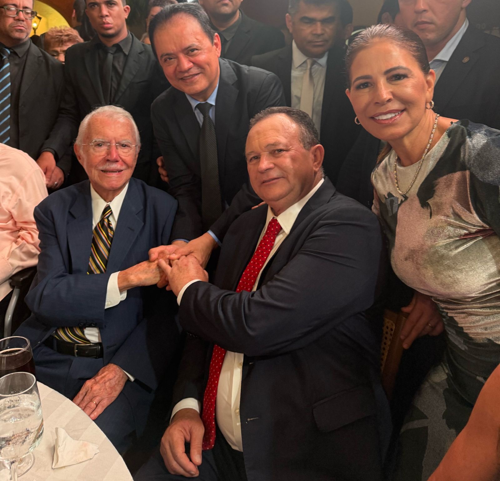 30 anos de amizade: Rigo Teles e Abigail prestigiam aniversário do ex-presidente José Sarney