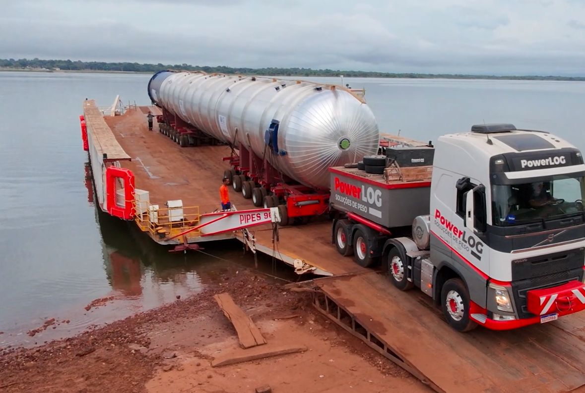 Enquanto Pipes realiza travessia de mega carreta, empresa contratada pelo DNIT em Estreito gera transtornos e manifestações