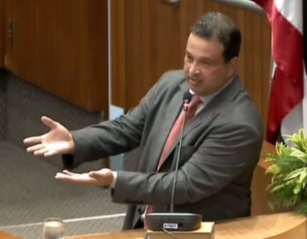 VÍDEO: Adelmo Soares insinua que Othelino traiu Weverton por suplência da esposa no Senado e que ele tem atrapalhado Camarão