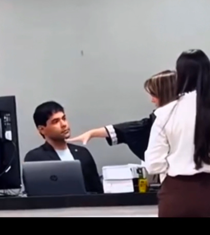 Juíza tenta retirar promotor que estava em cadeira ao seu lado e júri é suspenso no Maranhão