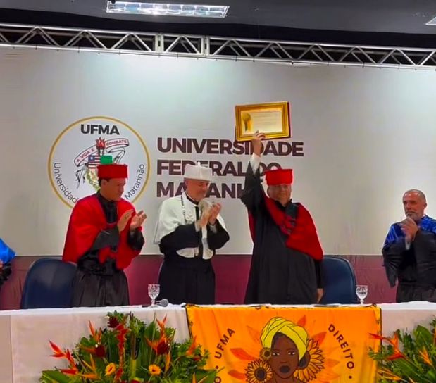 Ao lado de Camarão, ministro Flávio Dino recebe homenagem na UFMA